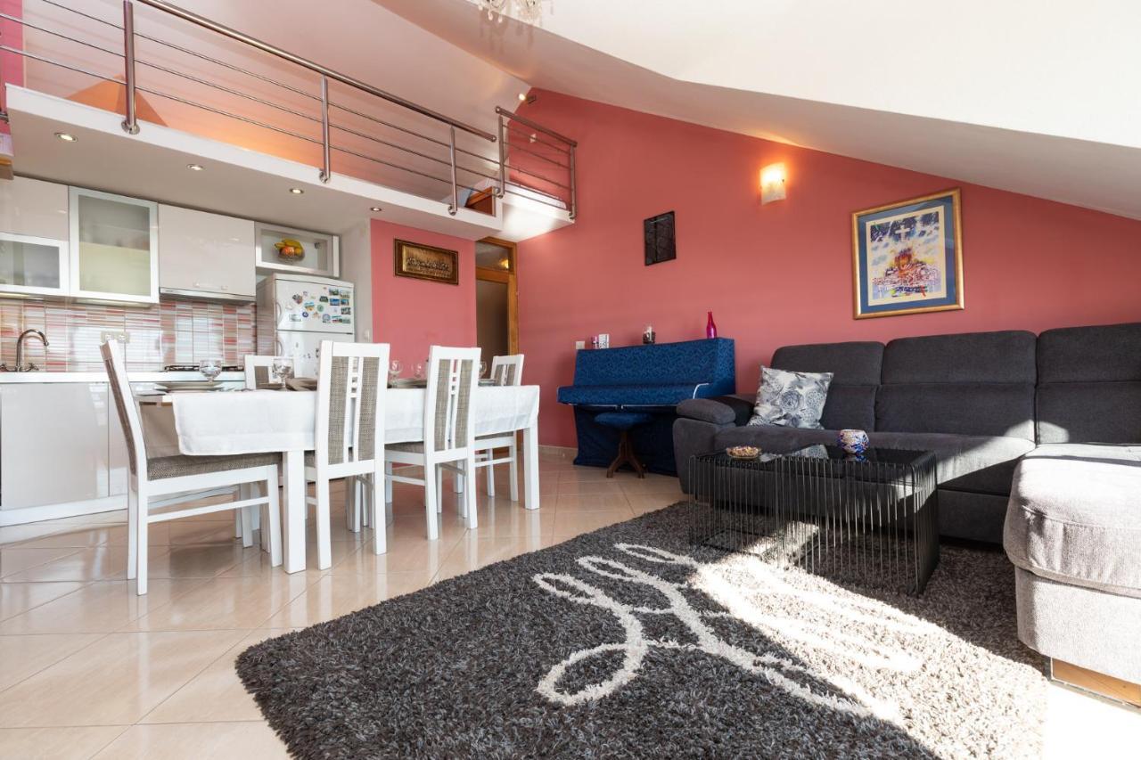 Apartman Monika Omiš Eksteriør billede