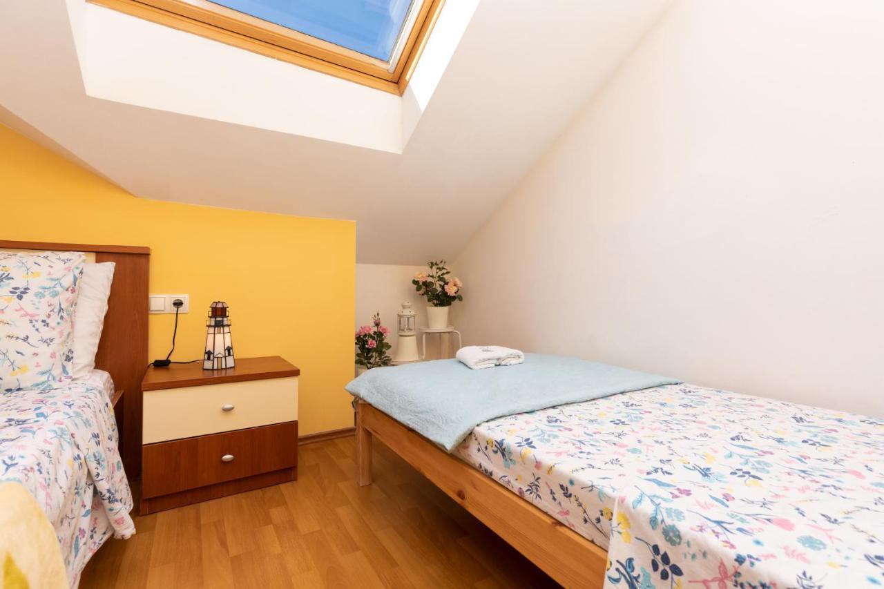 Apartman Monika Omiš Eksteriør billede